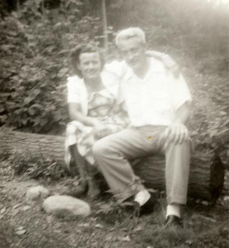 MomAndDad LakeT 1952